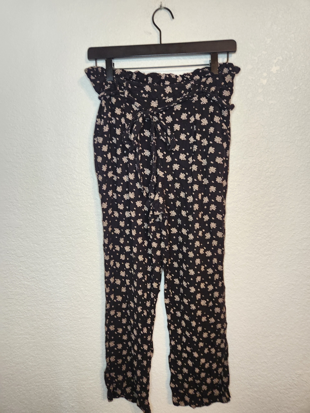 American Eagle Black Paperbag Elastic Waist Floral Women's Pants Size M Long